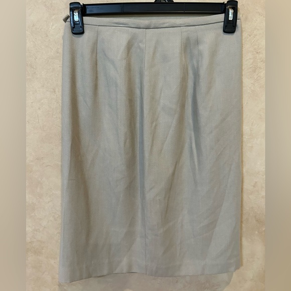 Hillard & Hanson Dresses & Skirts - Hillard & Hanson Light Gray Pencil Skirt fully lined